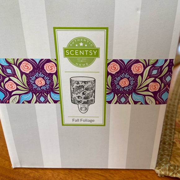 Scentsy plug in - Fall Foliage - Picture 3 of 3